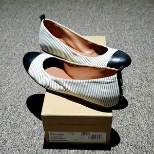 Edbyellen white black/black striped flats.